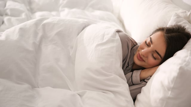 Voici pourquoi vous ne devriez jamais dormir sans une couverture, même quand il fait chaud