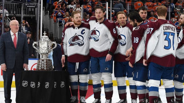 MacKinnon enforces “no smiling” rule during Clarence Campbell Bowl celebration
