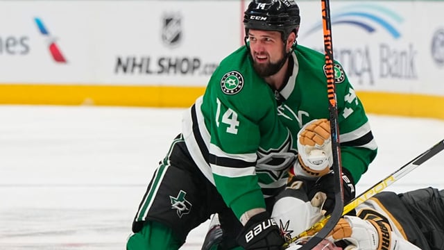 Stars make some lineup changes for Game 6