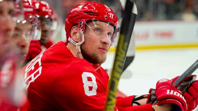 Long-time Red Wings forward Justin Abdelkader signs a pro-rated contract