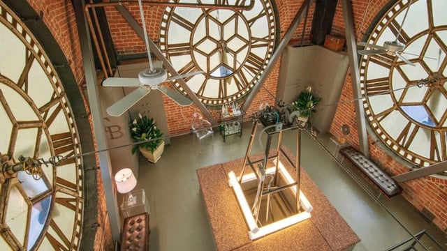 Impressionnant penthouse situé dans une ancienne tour d’horloge 