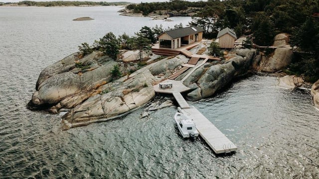 Un couple a construit la maison de ses rêves sur une île trouvée sur Google Maps