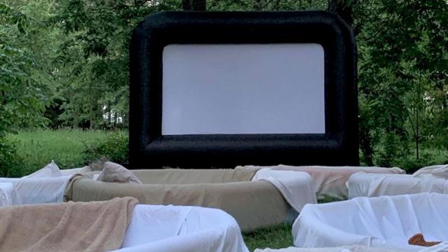 Vous pouvez maintenant louer un ciné-parc maison pour regarder des films dans votre cour