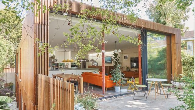 Découvrez le magnifique décor de cette maison inspiré des années 1960