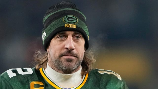 Aaron Rodgers reveals his status for Sunday