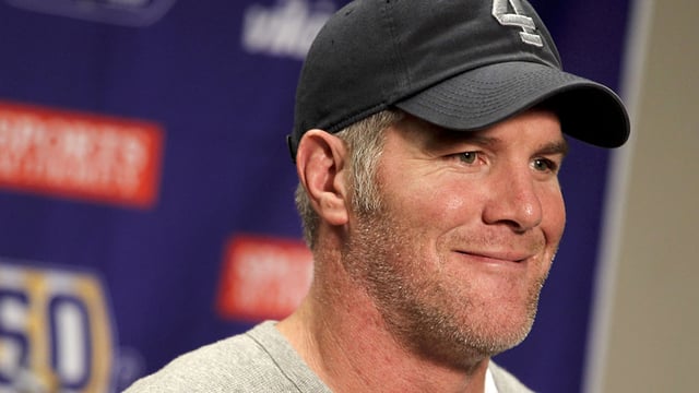 Brett Favre says he suffered a shocking number of brain injuries 