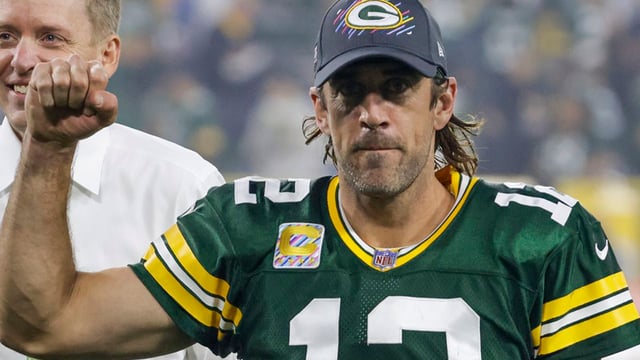 Aaron Rodgers officially to return for the Green Bay Packers 