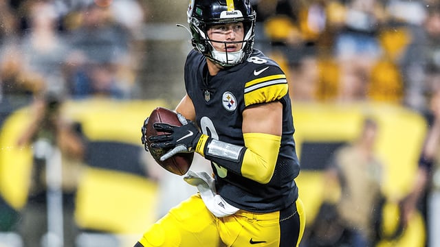 Kenny Pickett plays first NFL preseason game with the Pittsburgh Steelers