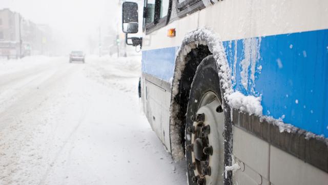 Les déplacements de ce matin s'annoncent compliqués alors qu'on attend de la neige sur tout le Québec