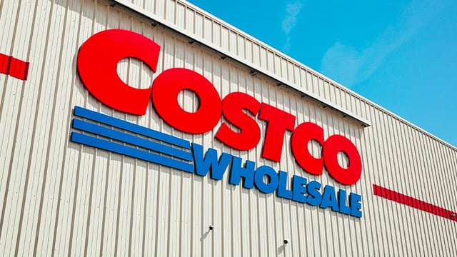 Un employé de Costco récompensé pour avoir redonné une enveloppe contenant près de 4 000 $