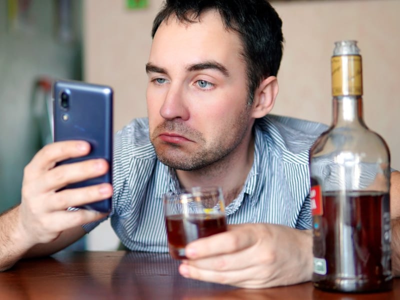 Une étude révèle que l'alcool ferait diminuer la taille du cerveau