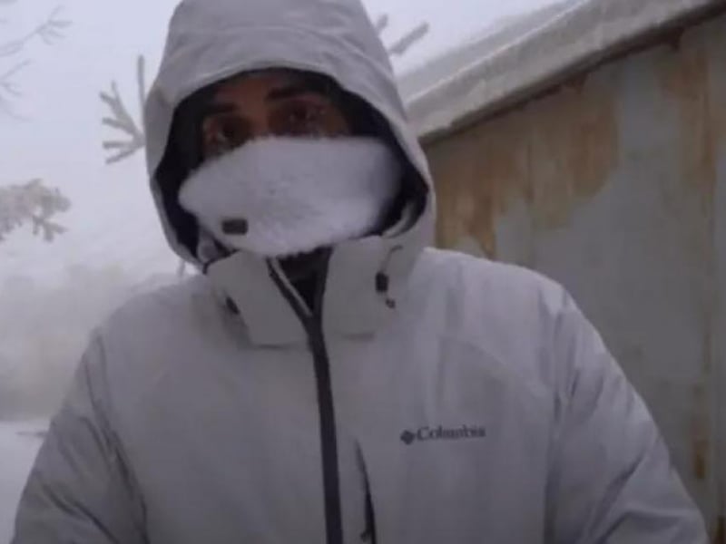 Il visite la ville la plus froide du monde et publie des images qui donnent des frissons