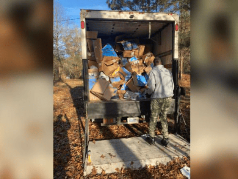 Des centaines de colis FedEx retrouvés dans un ravin