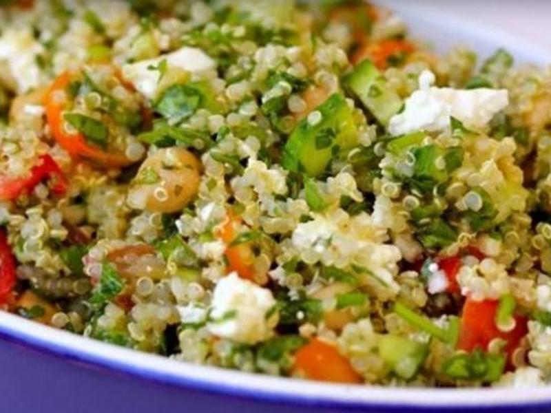 Salade de Quinoa et de taboulé avec fromage feta